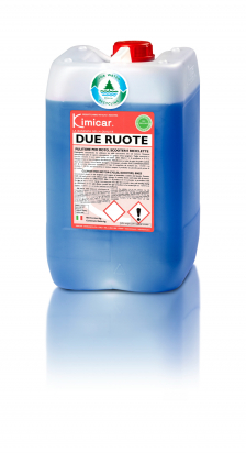 Concentrated cleaner for the bodywork and engines of motorbikes, scooters and bicycles
