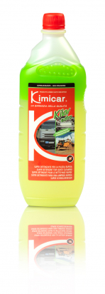 Concentrated two-component detergent ideal for washing heavy duty vehicles and trucks